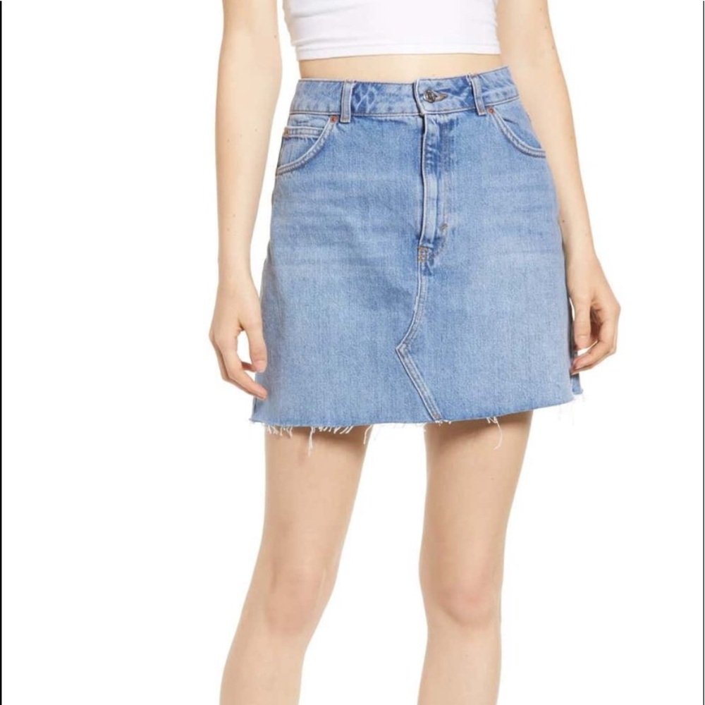 🎉Host Pick🎉 TopShop NWT Denim Shirt SZ 8 Frayed Hem mini